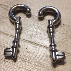 Key hanging tapers body jewelry